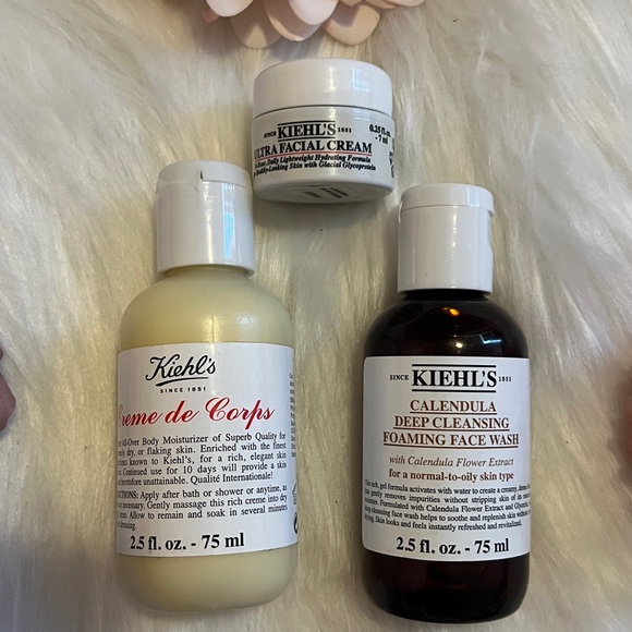 Kiehls Bundle Face Wash face Cream & Body Moisturizer - Picture 2 of 8